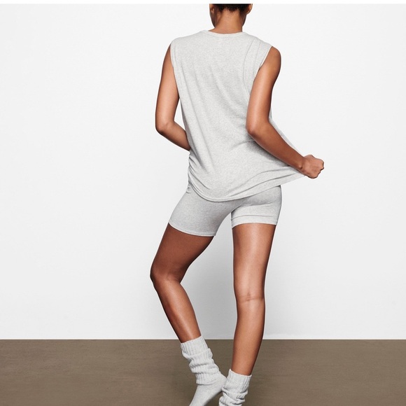 SKIMS Women’s Boyfriend Boxers | Light Heather Grey | NWT - Picture 4 of 5